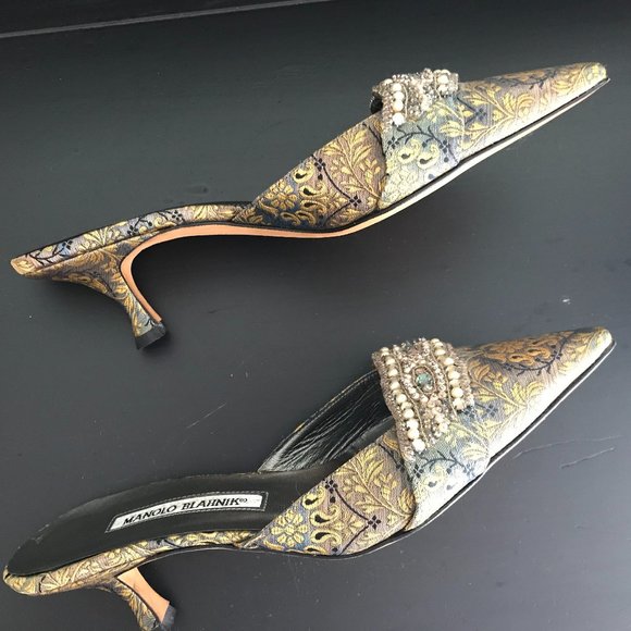 Manolo Blahnik Jewel Toned Brocade Mule - Picture 4 of 12